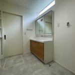 背面収納付きバスルーム